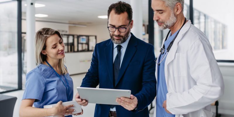 hospital-manager-with-staff